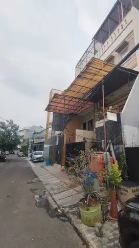 Dijual Cepat  Rumah sekaligus Tempat Usaha di Muara Karang 2