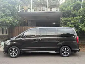 Hyundai H - 1 2.5 CRDI AT Dark Brown Tahun 2019