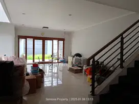 Rumah 2 lantai hadap timur di Batununggal Indah Buah batu jalan lebar