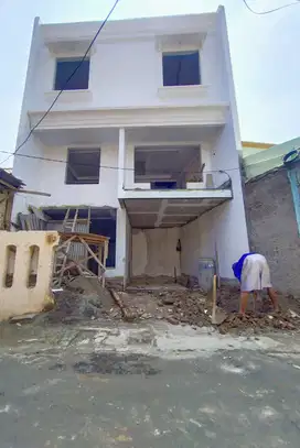 Dijual Rumah 3 Lantai Mezanin di Swadaya Poltangan pasar minggu