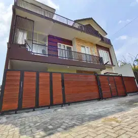 JUAL VILLA 3 LANTAI DAN KOLAM RENANG