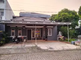 Dijual Rumah Asri Posisi Hoek di Cibubur Country