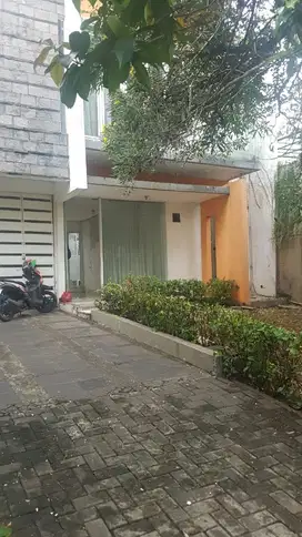 DISEWAKAN RUMAH 2 LANTAI DEKAT MESJID, DEKAT RUKO, CITRA GRAN CIBUBUR
