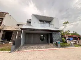 RUMAH MEWAH 2 LANTAI,DEKAT RSIA UGM, DI TLOGOADI MLATI SLEMAN