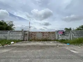 Tanah kosong pagar tembok