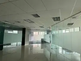 Sewa Kantor Siap Huni 337 m2 di AXA Tower Kuningan City, Hrg Tjangkau