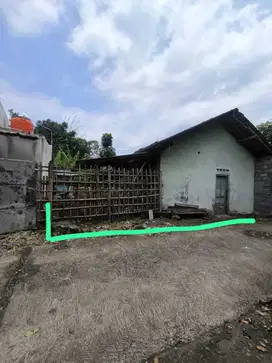 Tanah Pekarangan Timur Kampus UII Jakal
