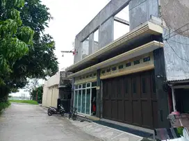 DILELANG Rumah semi Ruko bagus 2 lantai di Griya Permata Asri