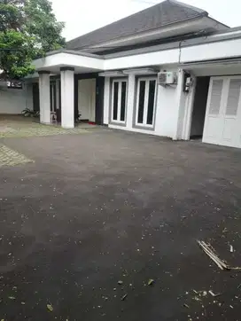 DIJUAL RUMAH EKSKLUSIF DI KAWASAN ELITE JAKARTA SELATAN