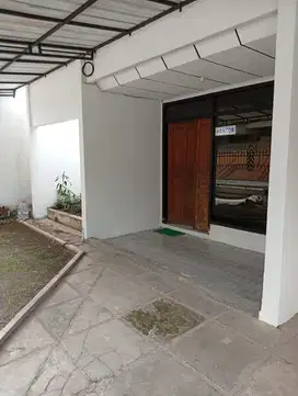 Rumah Selantai Pusat Kota Sayap Lengkong Dekat Asia Afrika Bandung