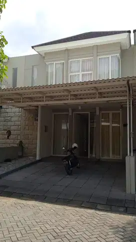 Disewakan Rumah 2 Lantai Siap Huni di The Greenlake Citraland Surabaya