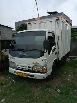 Isuzu engkel box 2014 plat kuning