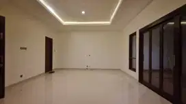Rumah Sewa Terawat Semi Furnished di Kebayoran Residence