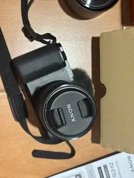 SONY ZV-E 10+lensa bokeh 95% LIKE NEW SEMUA LENGKAP