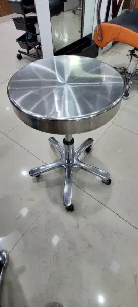 Kursi kantor model bulat kondisi bagus 95%