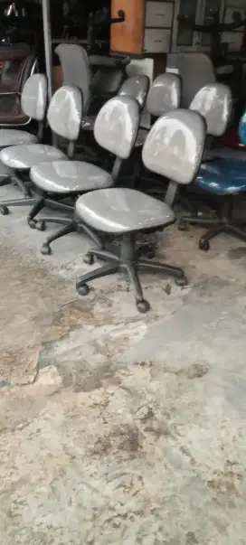 Kursi kantor naik turun