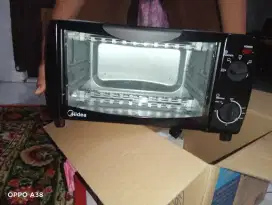 Oven listrik midea