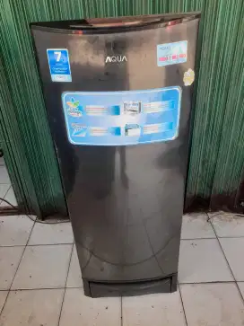 Kulkas 1 pintu aqua. Normal,,dingin,,beku.