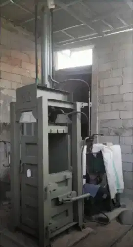 Mesin Press kardus, kaleng, botol plastik