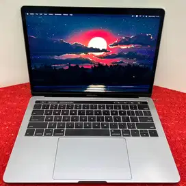 Macbook Pro 13 inch, 2017 Four Thunderbolt 3 Ports MPXV2