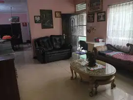 Dijual Cepat Rumah 9 Kamar Tidur dan 4 Kamar Mandi di Menteng Dalam