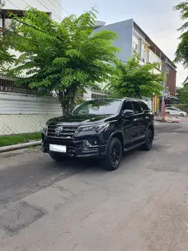 Fortuner 2023 Pmk GR Sport 2.8 Matic Km 34rb Diesel Warna Hitam Plat L
