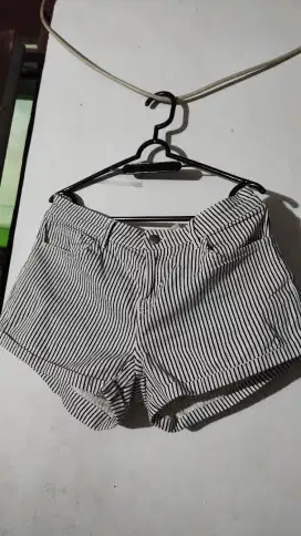 Celana Pendek Hotpants H&M