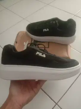 Sepatu Fila hitam New