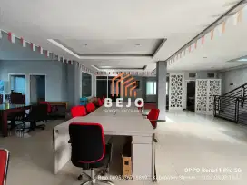 Disewakan Kantor Siap Pakai, Furnish, Murah di Sleman – Parkir Luas