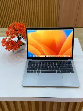 Macbook pro touchbar 2017 i7 16gb 1tb murmer