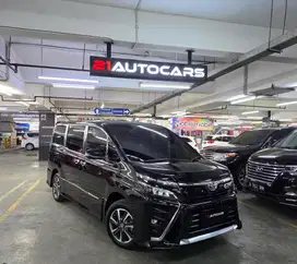 TOYOTA VOXY 2.0 AT 2020