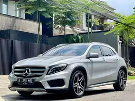 MERCY GLA200 1.6 AMG LINE AT 2015 SILVER