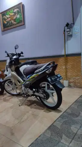 Karisma 125 2003 hitam