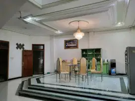 DIJUAL Rumah Hook Pradah Permai, LT 300m², SHM, Lokasi Strategis