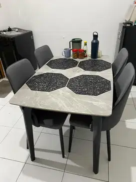 Set Meja Makan Sintered Stone merk STARLEAD