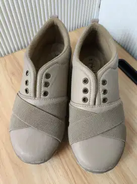 Sepatu Wanita Flat Warna Cream Ukuran 37