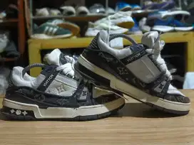Sepatu Louis Vuitton LV Trainer size 43