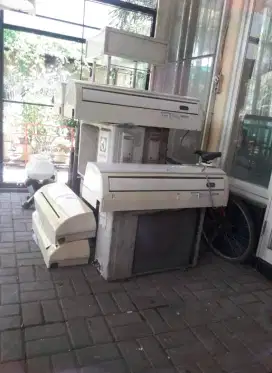 Di cari ac bekas rusak total