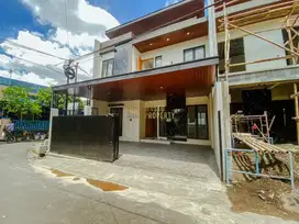 RUMAH MEWAH HANYA SELANGKAH METER DARI JALAN GODEAN,SIDOARUM JOGJA