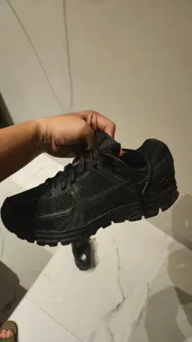 Nike vomero 5 triple black