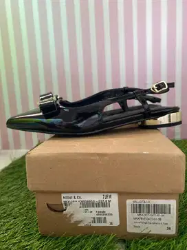 Sepatu sendal wanita