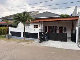 Rumah Qozy Depan Lap Tenis di Jl Bangka Megapolitan Cinere
