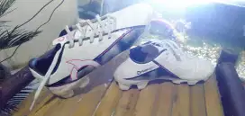 Di jual Sepatu futsal dan sepatu bola