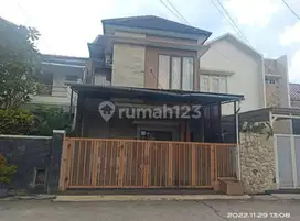 Rumah cantik minimalis 2 lantai di komplek one gate antapani,Bandung