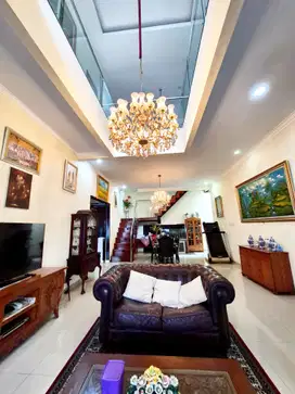 MALEO KUCICA RUMAH CANTIK DEPAN TAMAN ASRI JARANG ADA BINTARO SEKTOR 9