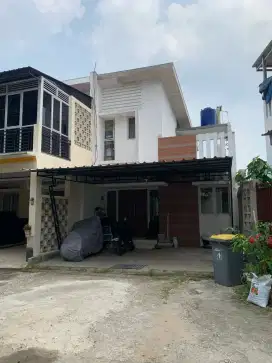 Dijual rumah strategis di cinere kota depok