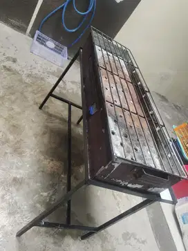 Perkakas bekas bakaran ikan