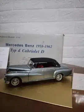 Diecast Mercedez Benz 1958-1962 type d Cabriolet D by CMC