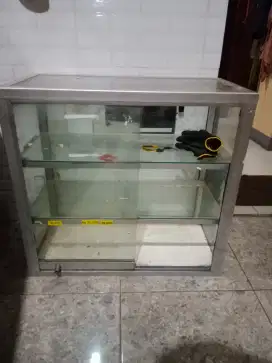 Etalase Kaca Mulus masih ada kunci