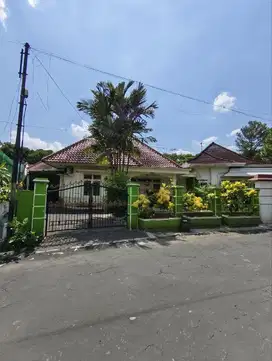 Jual Rumah Terawat Lokasi Tengah Kota Malang di Daerah Gunung - gunung